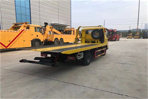 碾子山非事故拖车