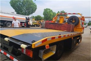 碾子山附近拖车电话号码服务